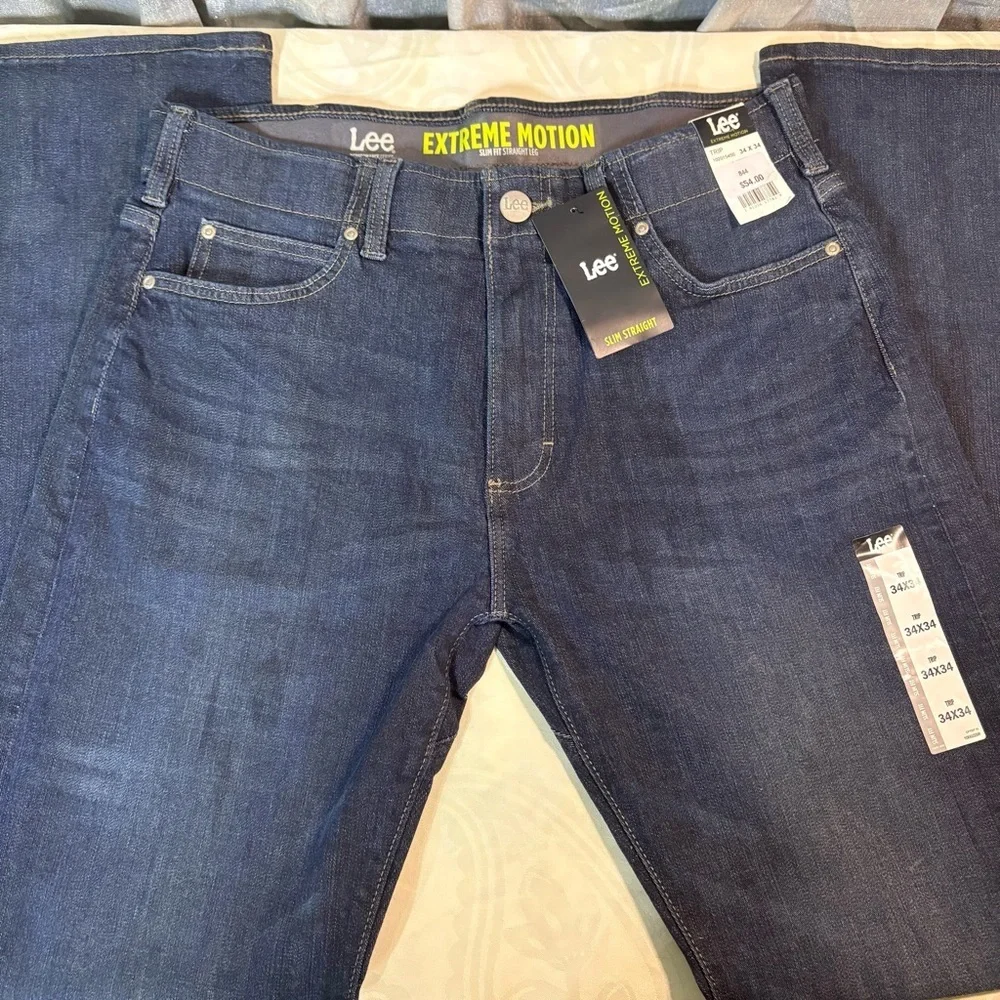 NWT- Lee Men's Extreme motion Zander Slim Straight Jeans